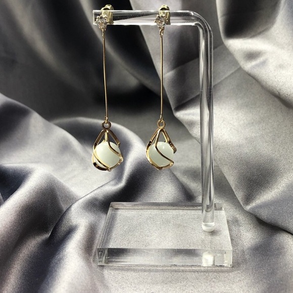 Dangle earrings - Picture 1 of 1